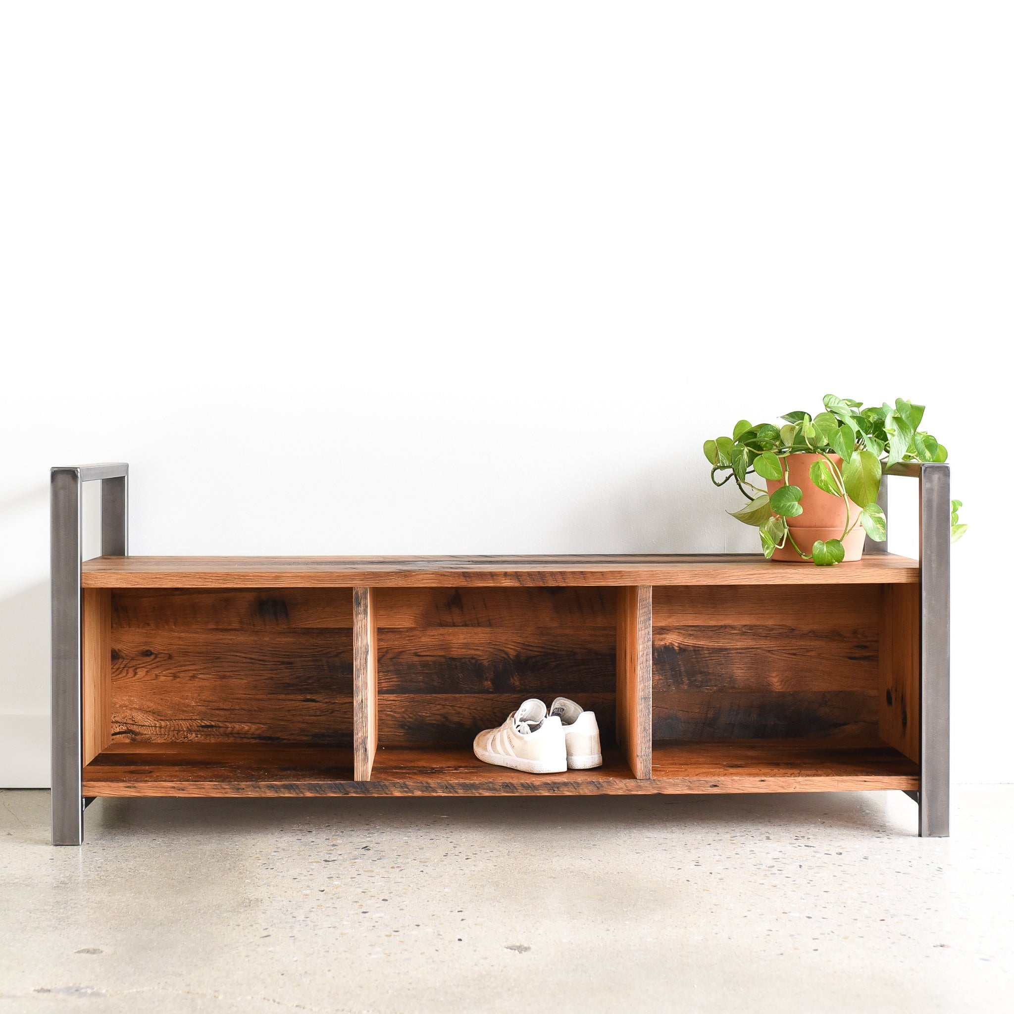 Farmhouse Storage Cubby Bench - Specifications: