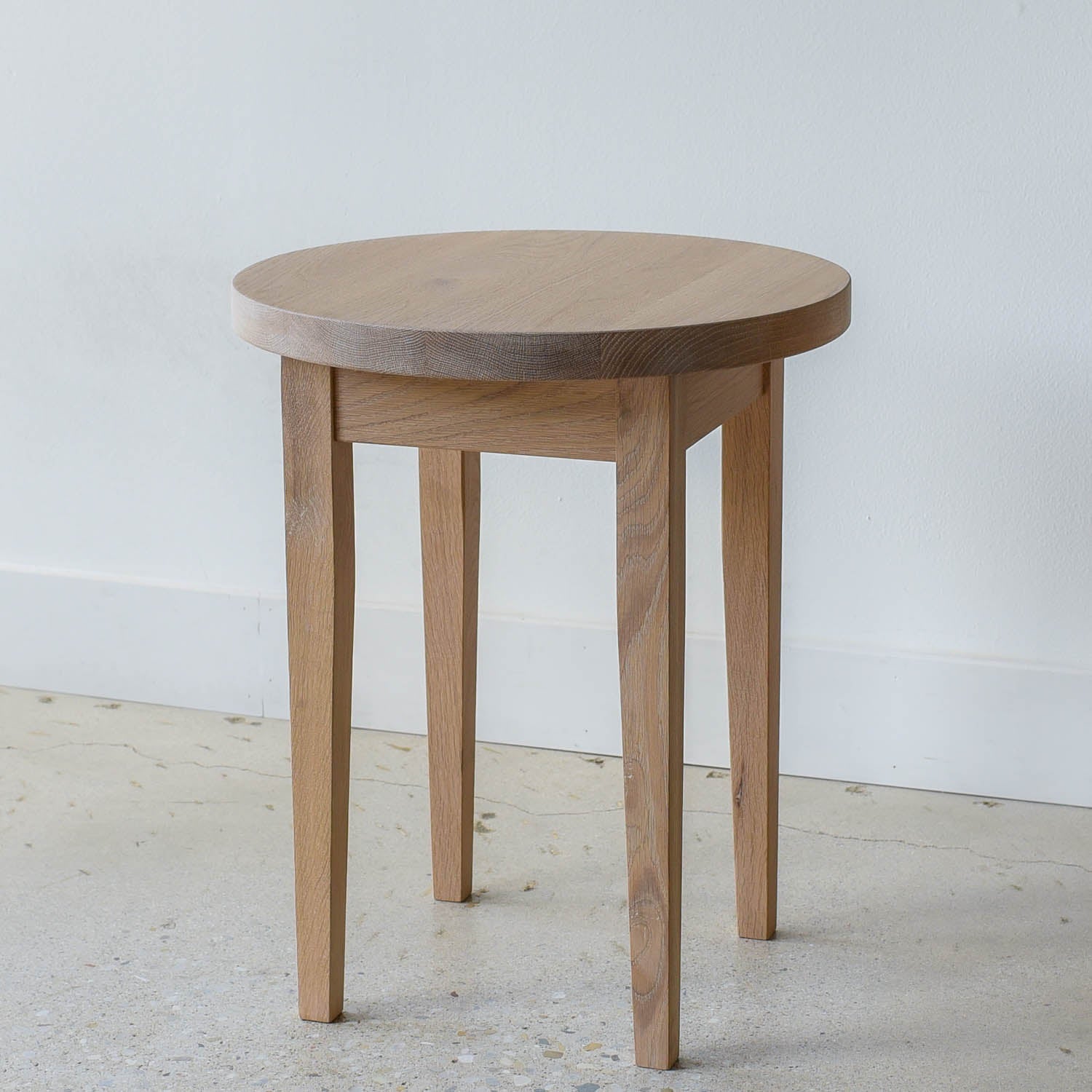 Round Taper Leg Accent Table - Specifications: