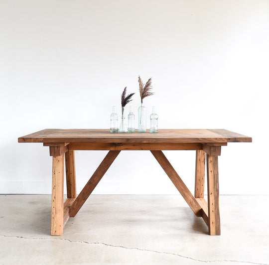 Farmhouse Trestle Dining Table in Reclaimed Oak / Clear 